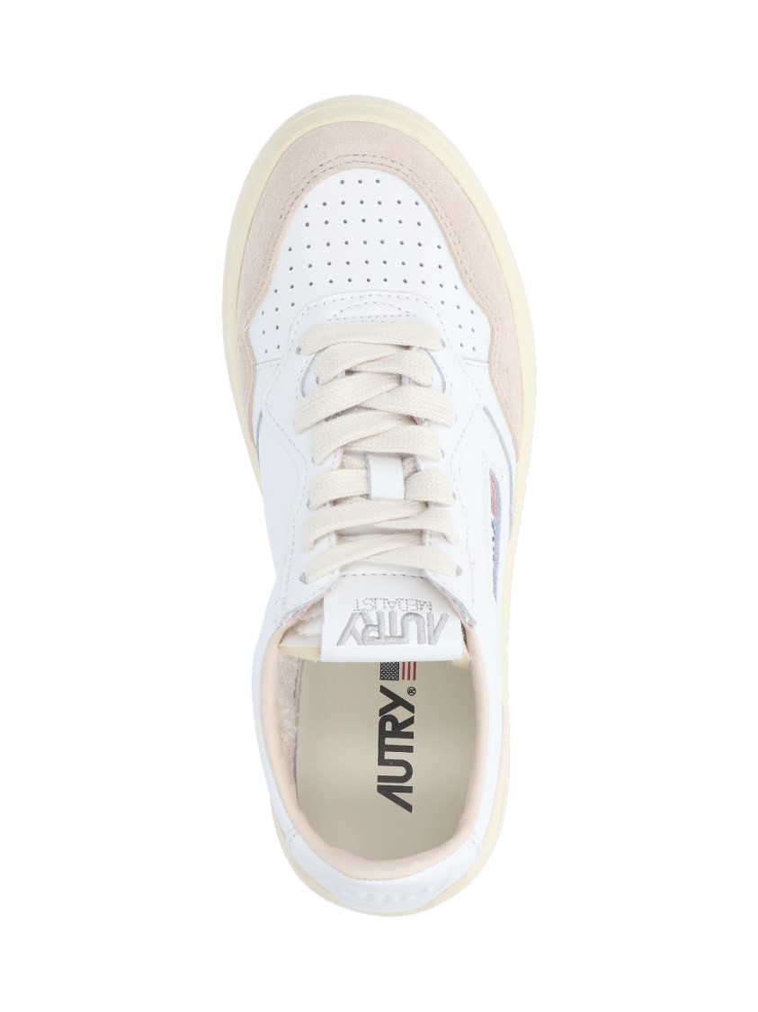 Autry Medalist Low Low-top Leather Sneakers In White