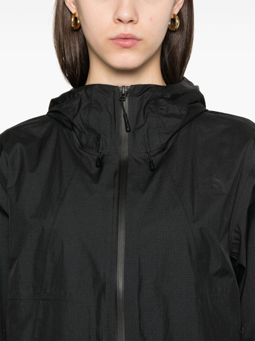The North Face Streamlined Parka With Silhouette And Practical Features In Black