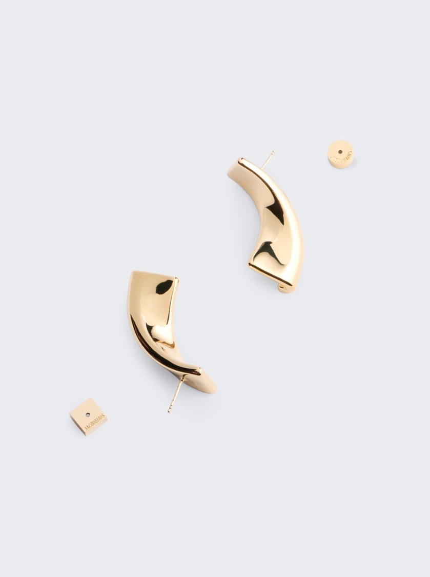 JACQUEMUS JACQUEMUS THE J EARRINGS LIGHT GOLD 