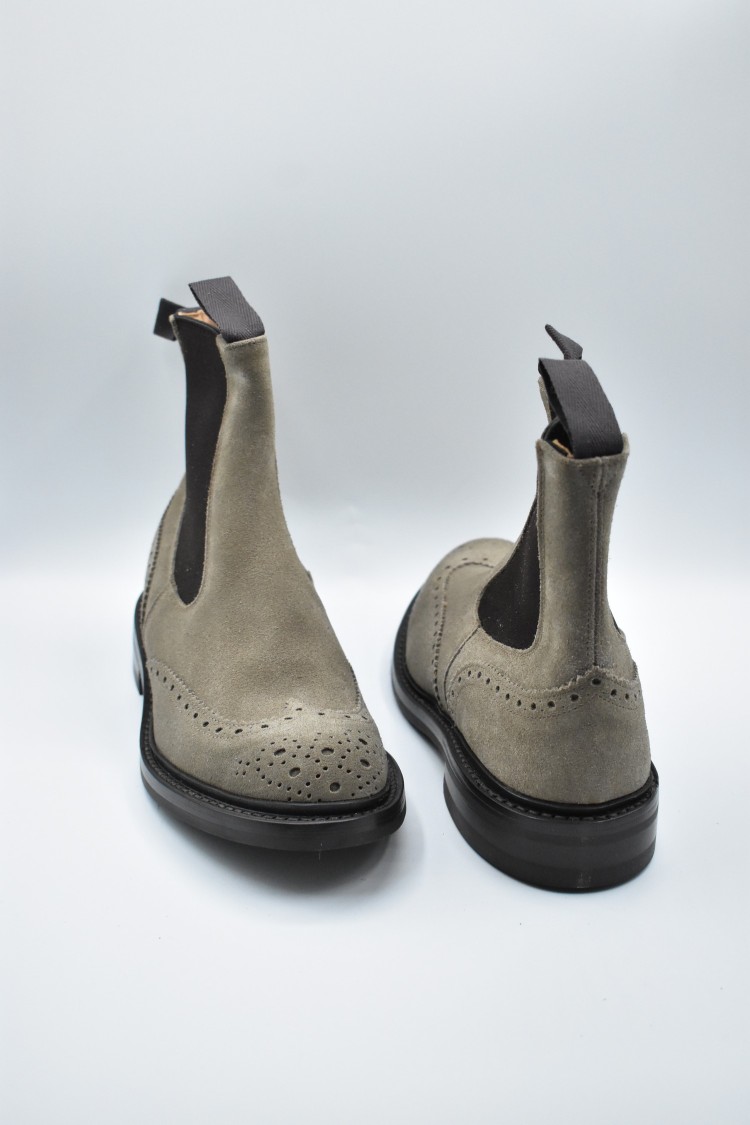 Tricker's Laced Flat Shoes With Brogue Detailing And Comfortable Fit In Green
