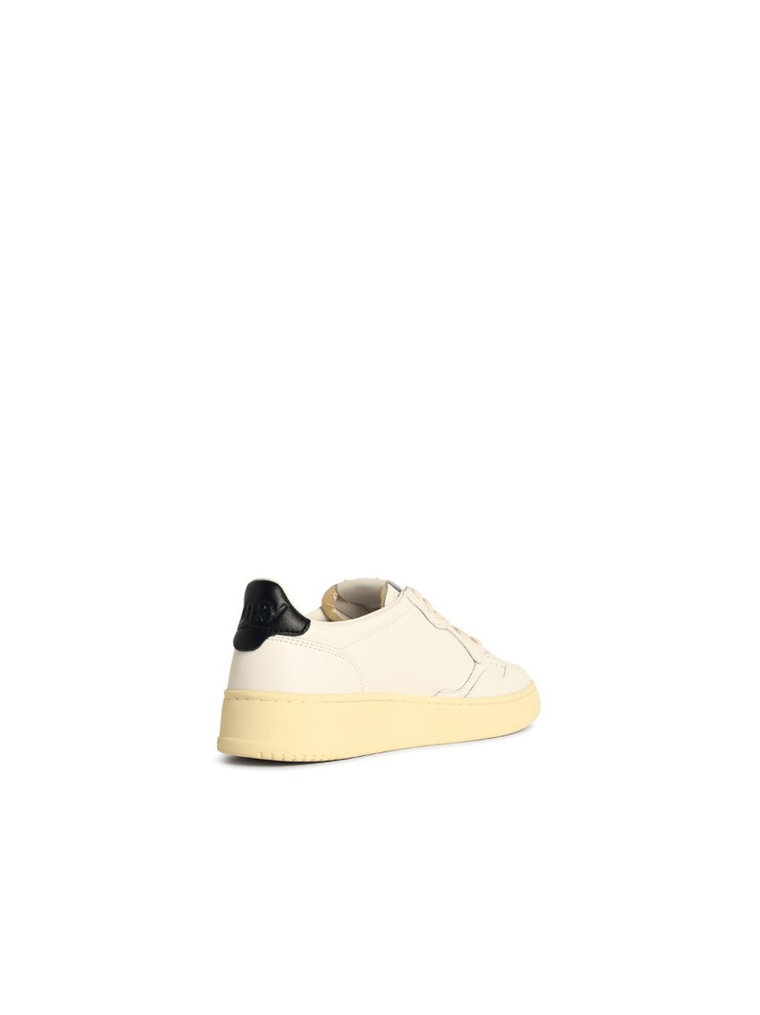 Autry 'medalist' White Leather Sneakers In Neutral