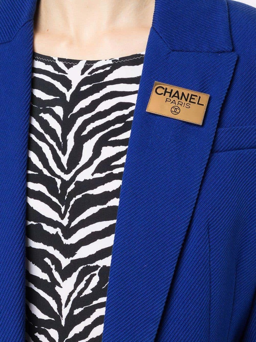 Pre-owned Chanel Gold-plated Logo-engraved Plate Brooch
