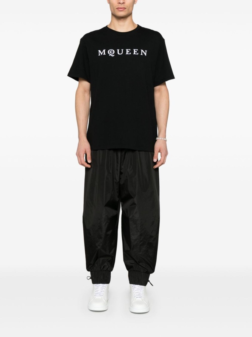 Alexander Mcqueen Logo Print Crewneck T-shirt In Black