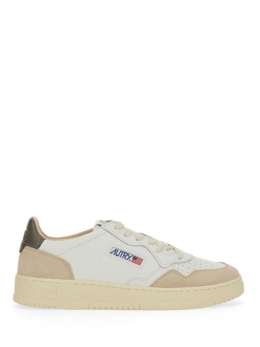 Autry Medalist Low-top Sneakers With Smooth In Neutral