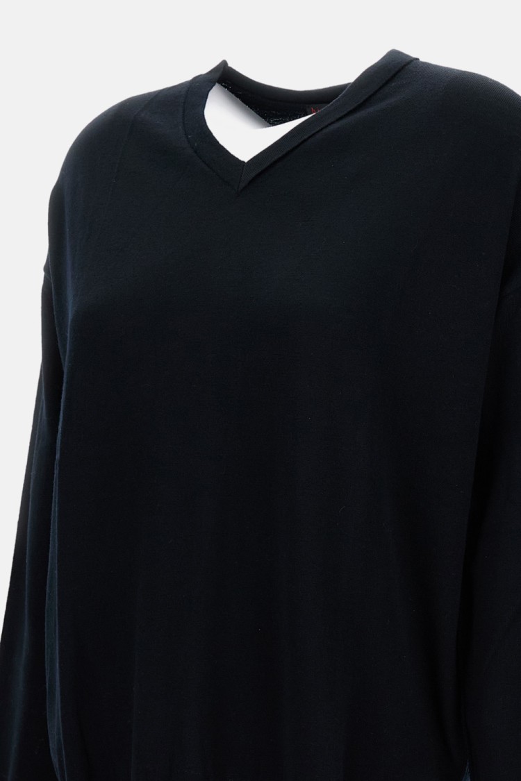 Hira V-neck Sweater With Ribbed Detailing In Black