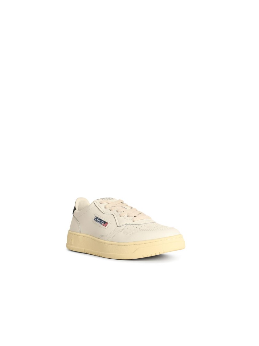 Autry 'medalist' White Leather Sneakers In Neutral