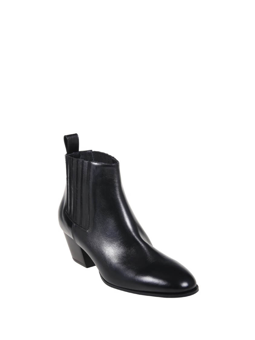 Sergio Levantesi Ankle Boots With Pointed Toe And Ribbed Side Panels In Black