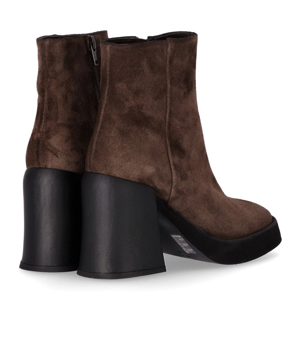 Strategia Hombre Brown Heeled Ankle Boot In Brown