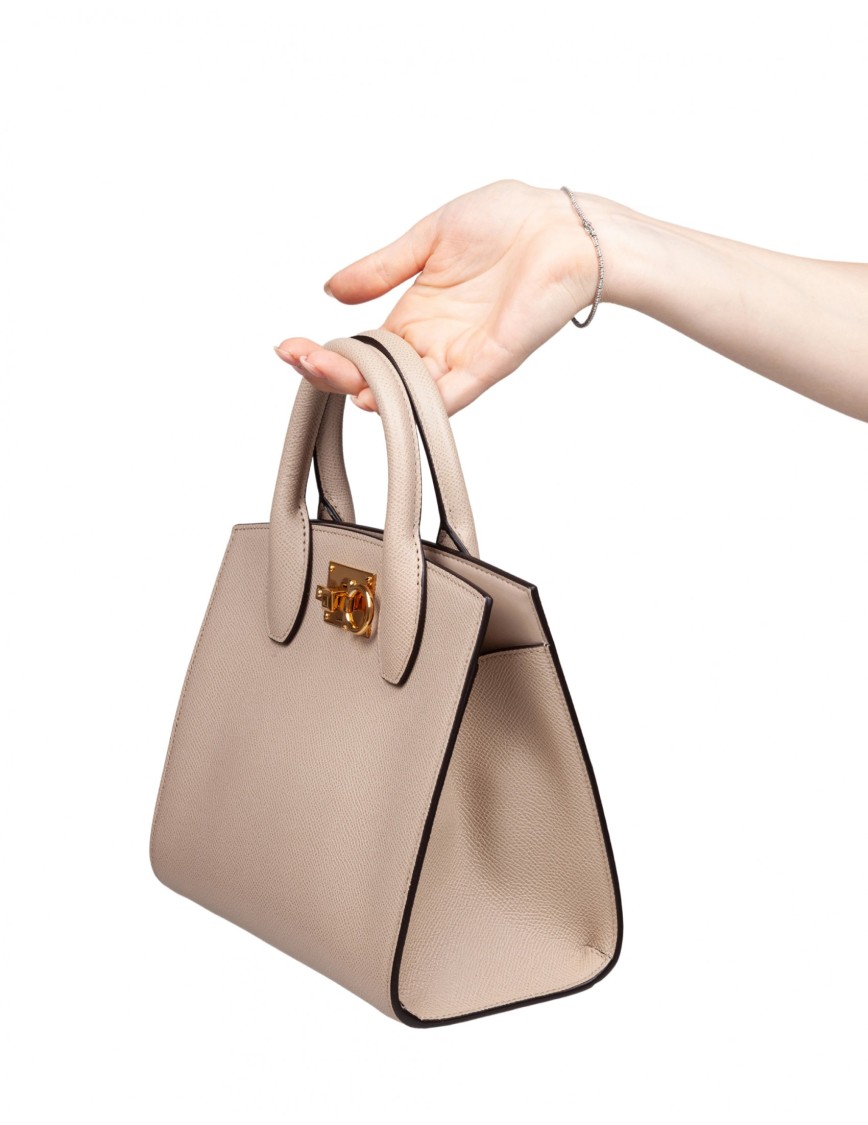 トートバッグ Salvatore Ferragamo Hammered Leather Daino Studio Box Bag Salvatore Ferragamo Women's Hammered Leather Daino Studio