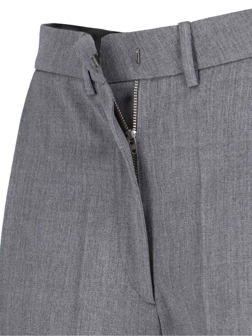 Low Classic Straight Shorts With Back Pocket And Belt Loops In Gray
