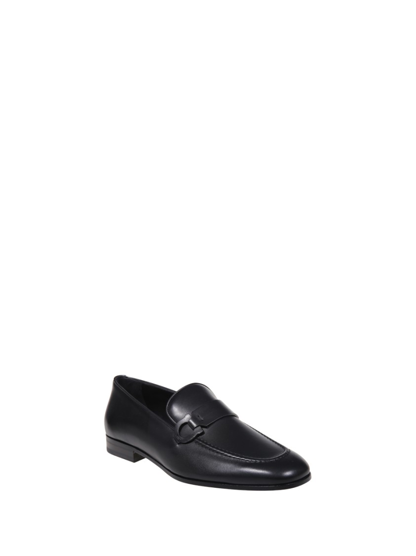 Ferragamo Round Toe Business Casual Shoes In Black