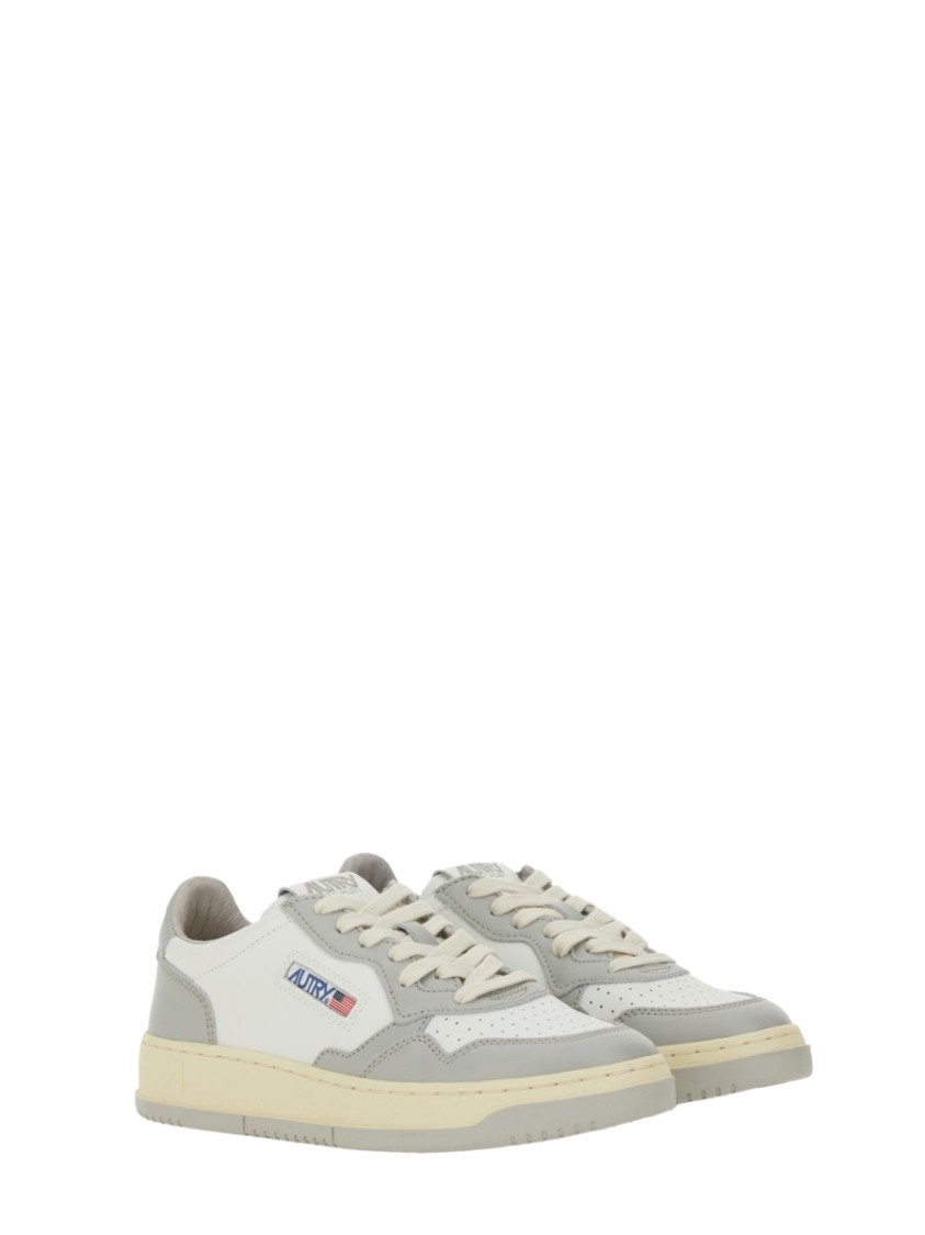 Shop Autry "medalist Low" Sneaker