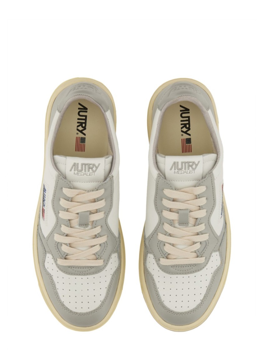 Autry Medalist Low Leather Sneakers