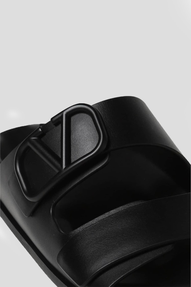 Valentino V Logo Slide