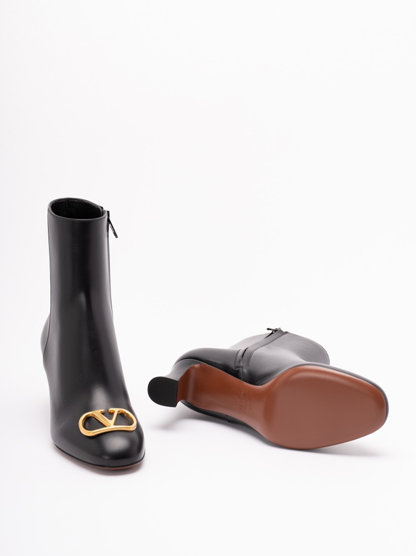 Valentino 60mm Logo-plaque Leather Boots In Black