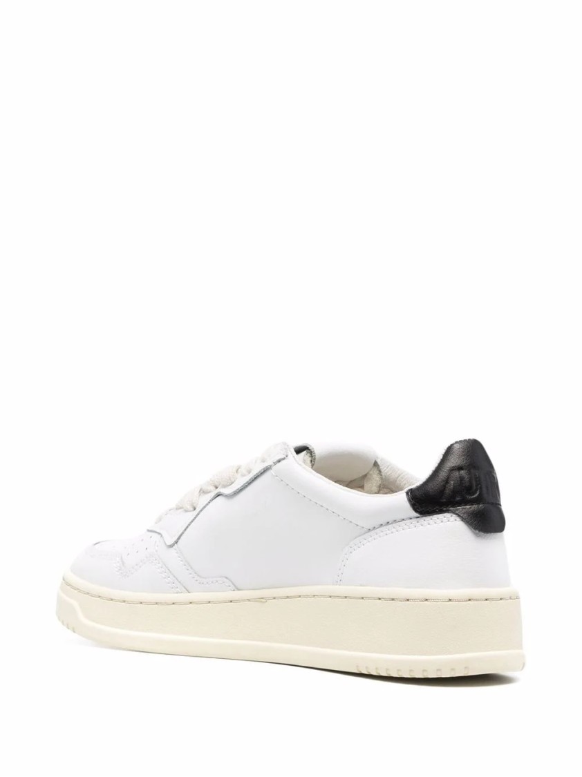 Autry Medalist White Low Top Sneakers With Contrasting Heel Tab In Leather Woman In Multi