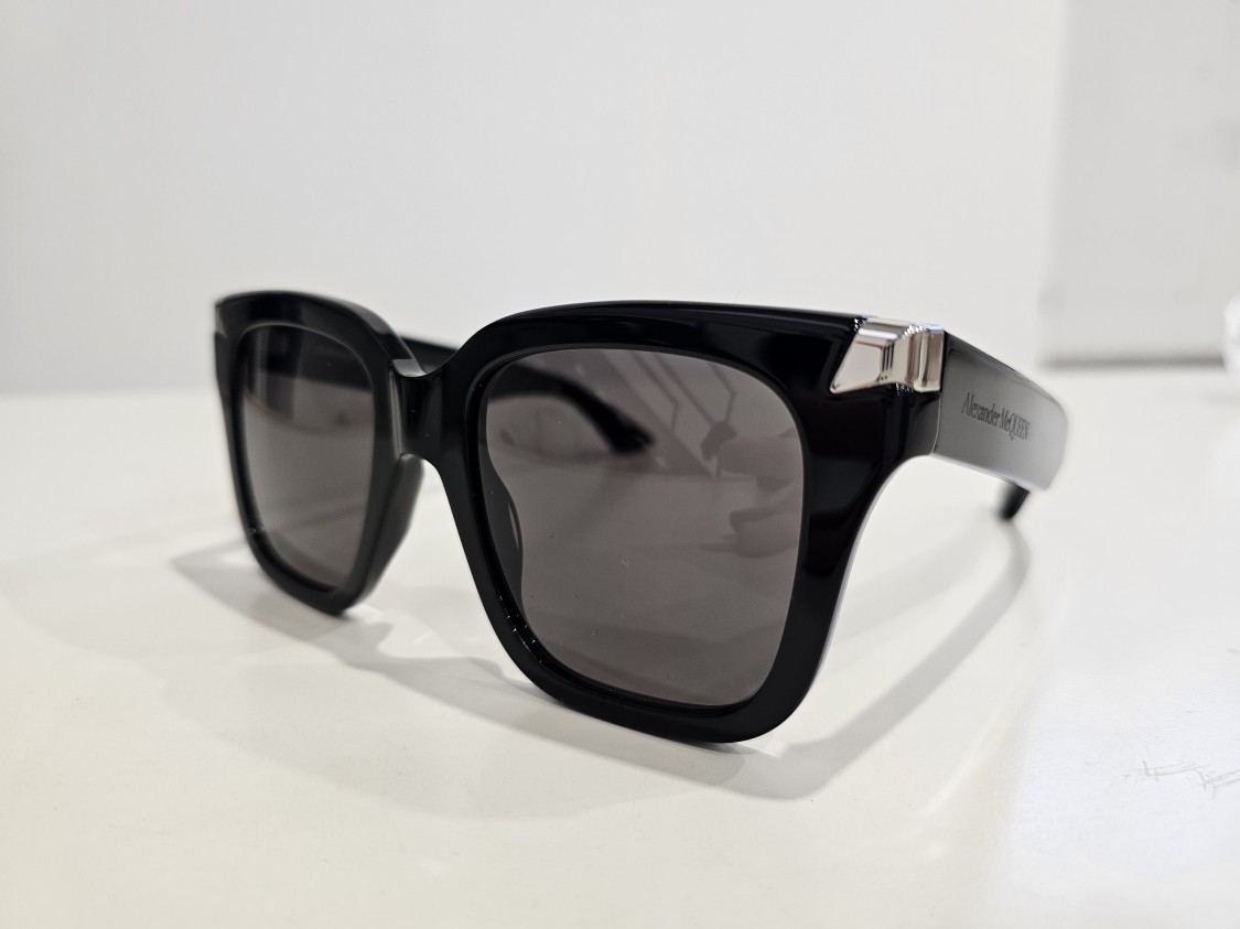 Alexander Mcqueen Oversized Square Frame Sunglasses In Black