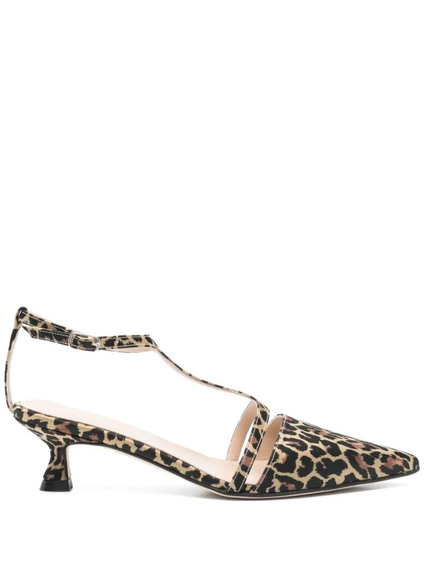 Anna F . Chanel Pointed Toe Kitten Heel Shoes