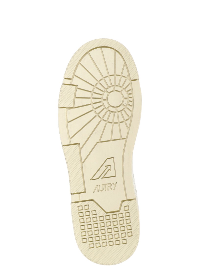 Shop Autry White Leather Clc Low Sneakers