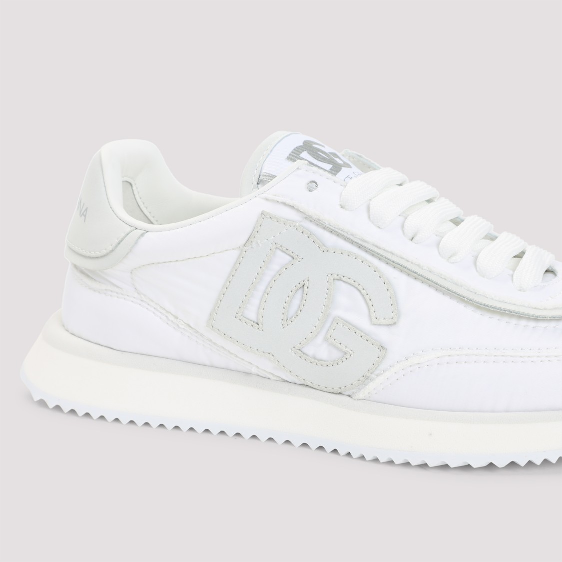 Dolce & Gabbana Round Toe Sneakers With Dg Patch In White