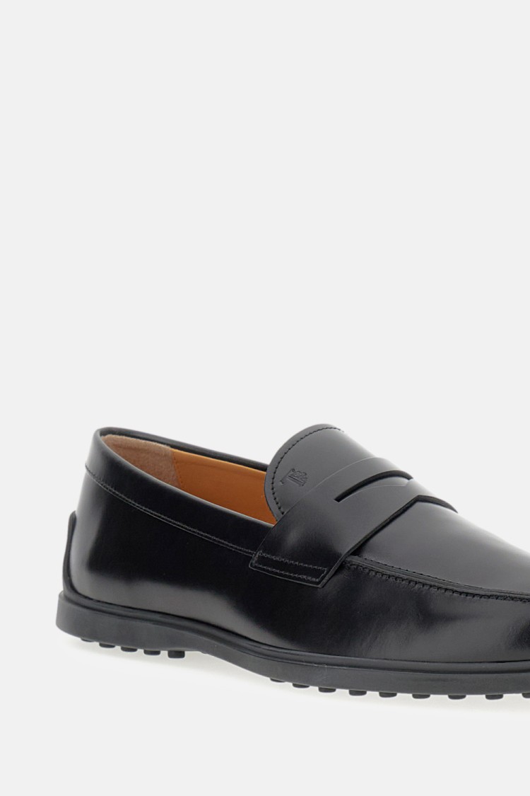 Tod's Calfskin Moccasin With Embossed Monogram And Rubber Gommini Sole In Black