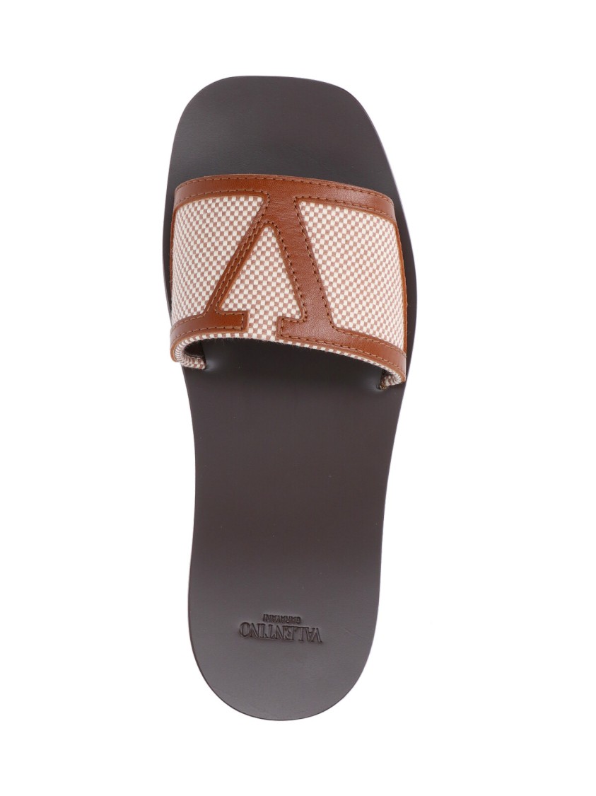 Valentino Garavani Superstar Slide Slipper With Vlogo Detail And Premium Materials In Black