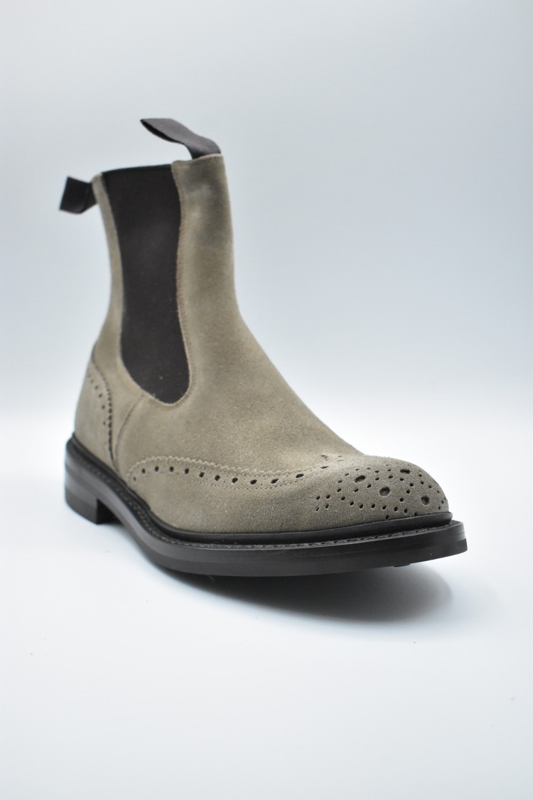 Tricker's Laced Flat Shoes With Brogue Detailing And Comfortable Fit In Green