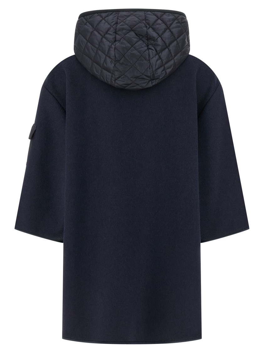 ポンチョ・ケープ Moncler Two-Material Cape With Padded Quilted Hood Moncler Two-Material Hooded Cape With Padded Quilted Hood