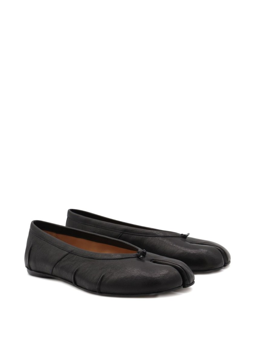 Maison Margiela Black Leather Flats With Unique Split Toe And Bow Accent In Black