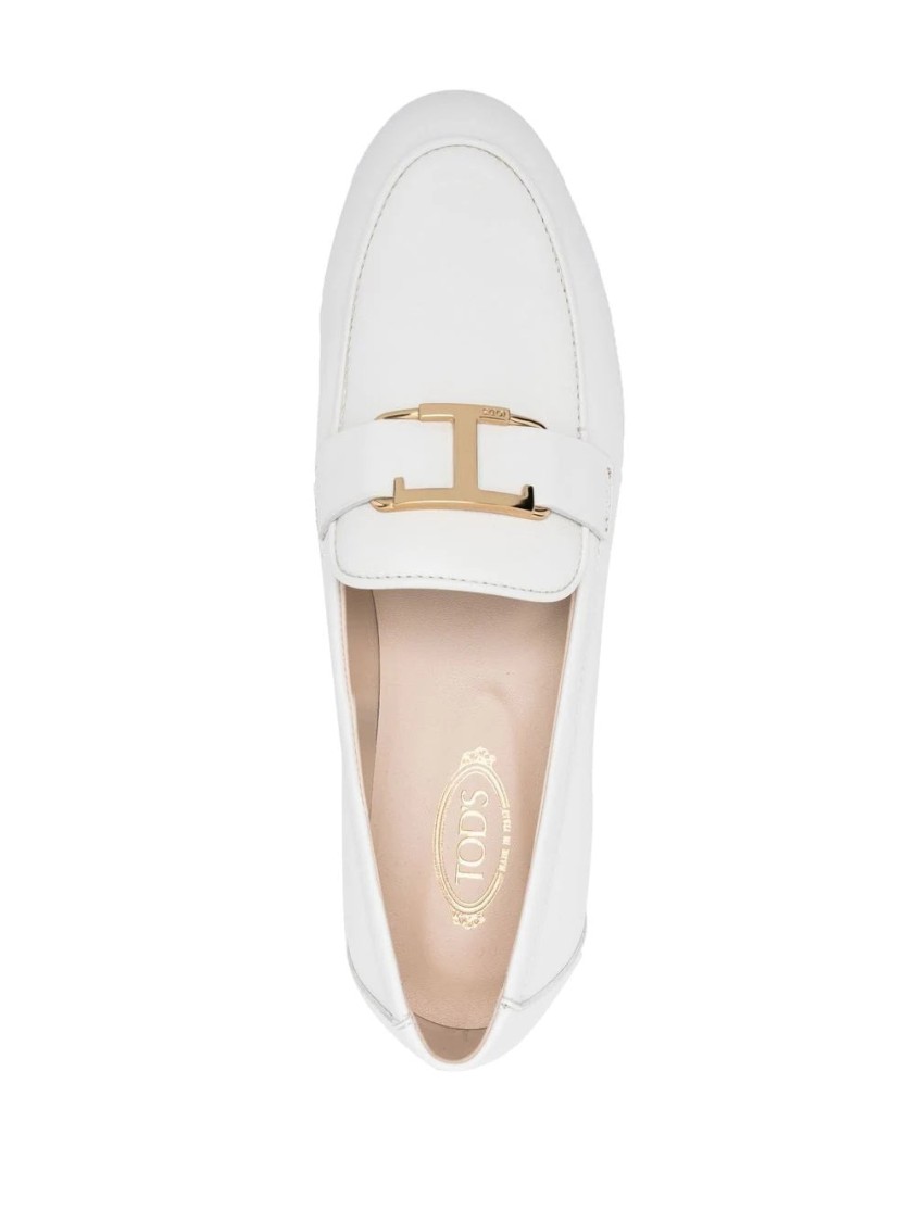 Tod's Pointed Toe Loafers With Metallic Buckle Detail In White