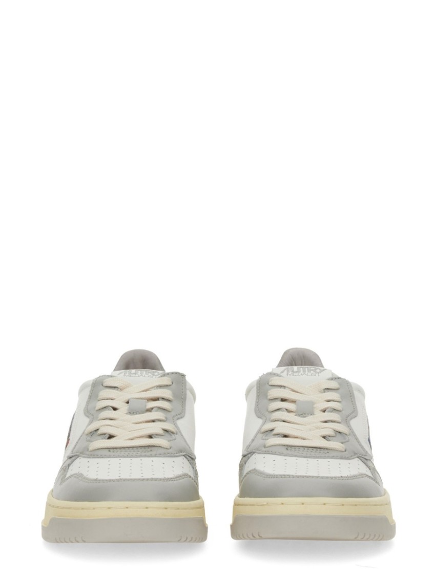 Autry Medalist Low Leather Sneakers