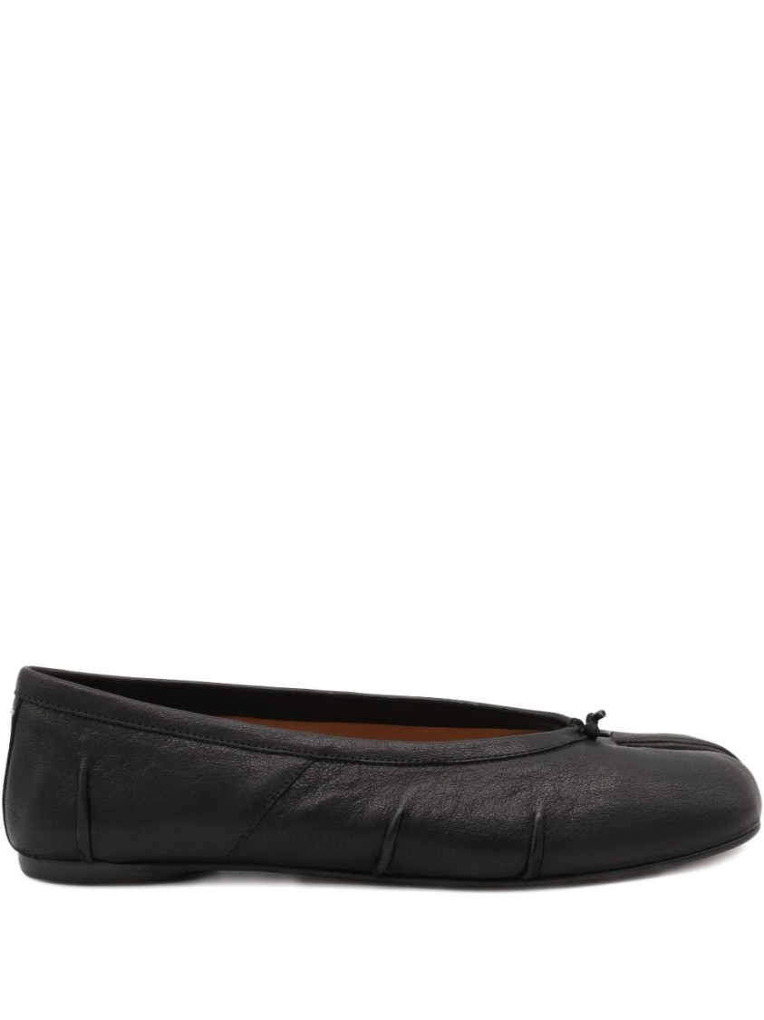 Maison Margiela Black Leather Flats With Unique Split Toe And Bow Accent In Black
