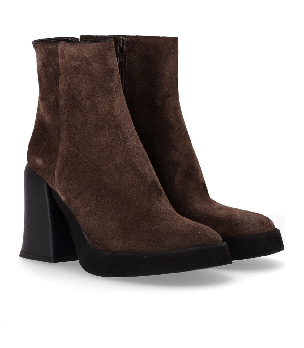 Strategia Hombre Brown Heeled Ankle Boot In Brown