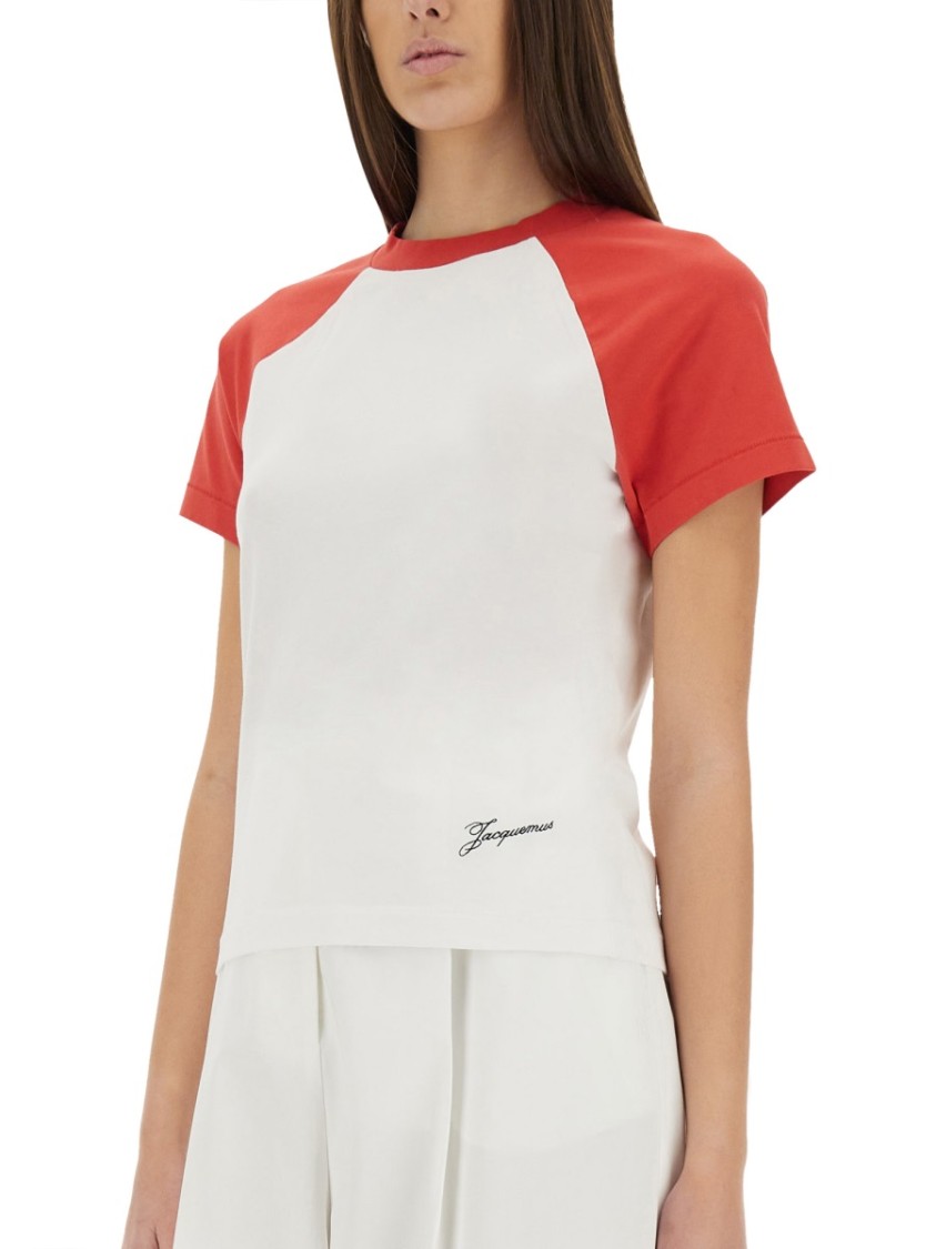 Jacquemus Raglan T-shirt With Red Sleeves And Subtle Logo In White