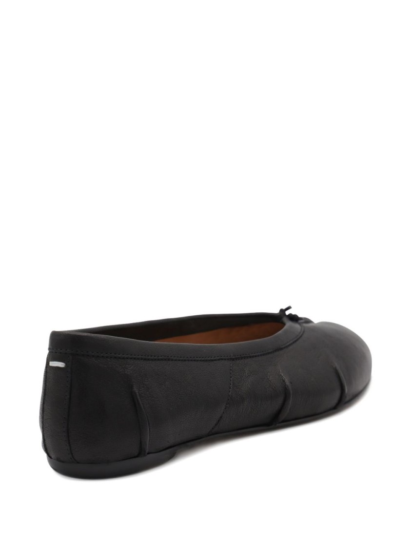 Maison Margiela Black Leather Flats With Unique Split Toe And Bow Accent In Black