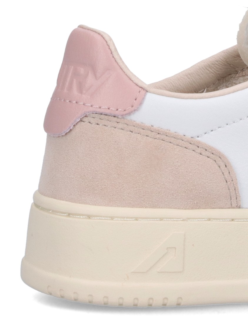 Shop Autry Medalist 01 Low Sneakers – White