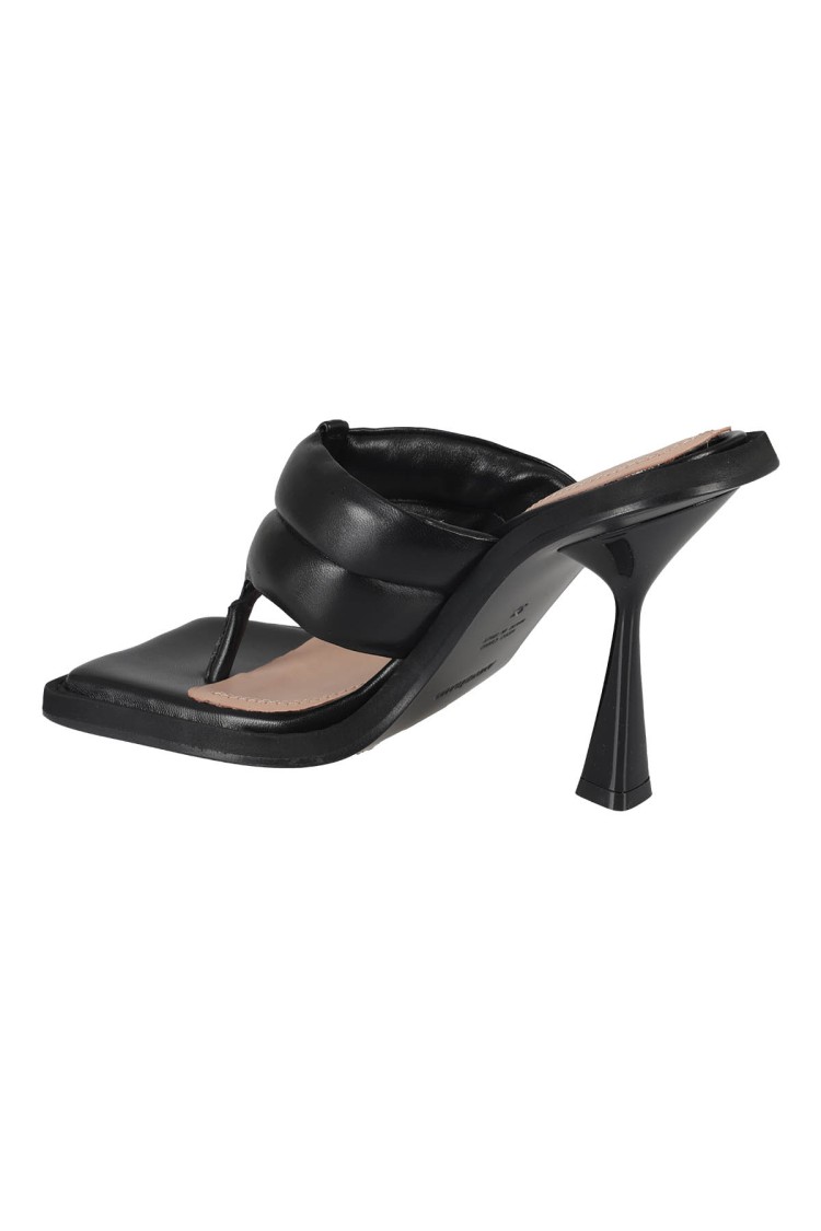 Andreädamo Andreâdamo Square Toe Padded Thong Mules In Black Leather In Black