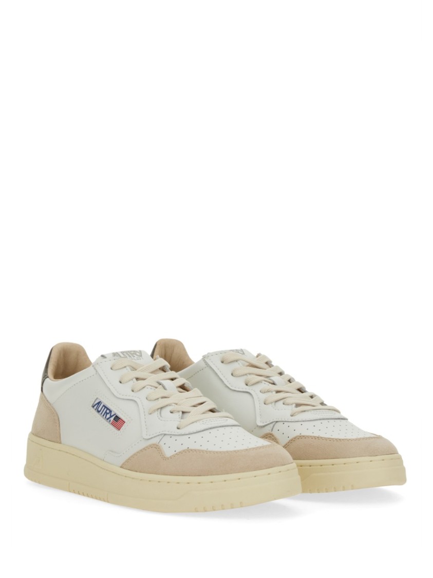 Autry Medalist Low-top Sneakers With Smooth In Neutral