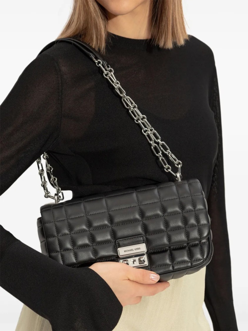 Michael Kors Lg Conv Chain Shldr In Black