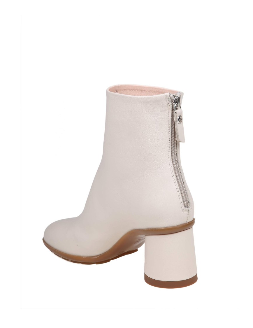 Agl Attilio Giusti Leombruni Agl Curvy Ankle Boots In Chalk Color Leather In White