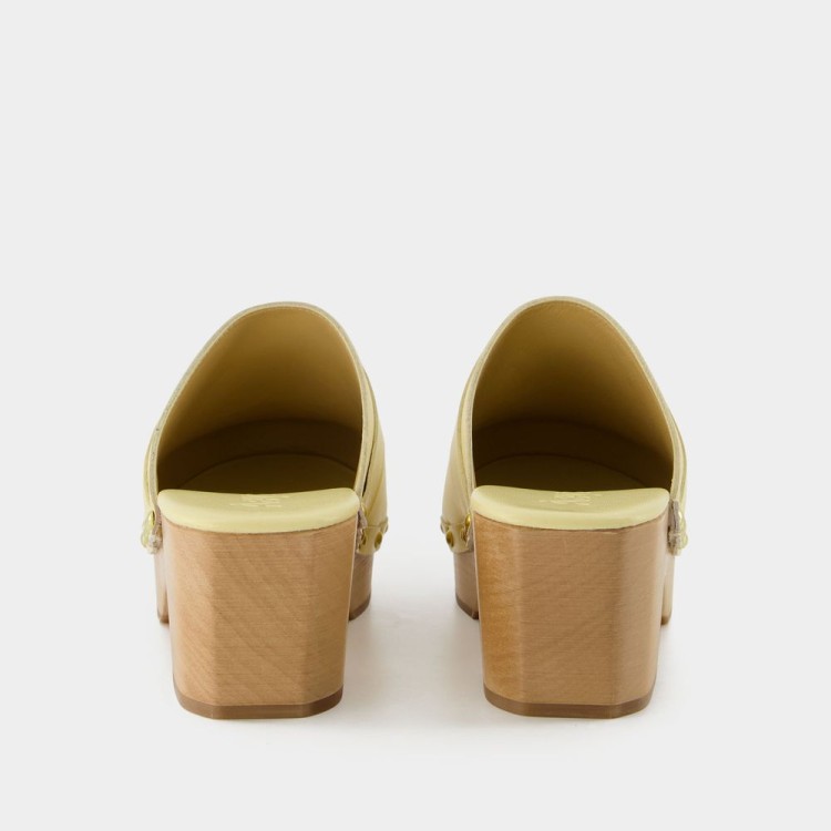 【関税込み】Bibi Slides - Aeyde - Butter - Leather Aeydē Bibi Slides - Butter - Leather Mule | THE LIST