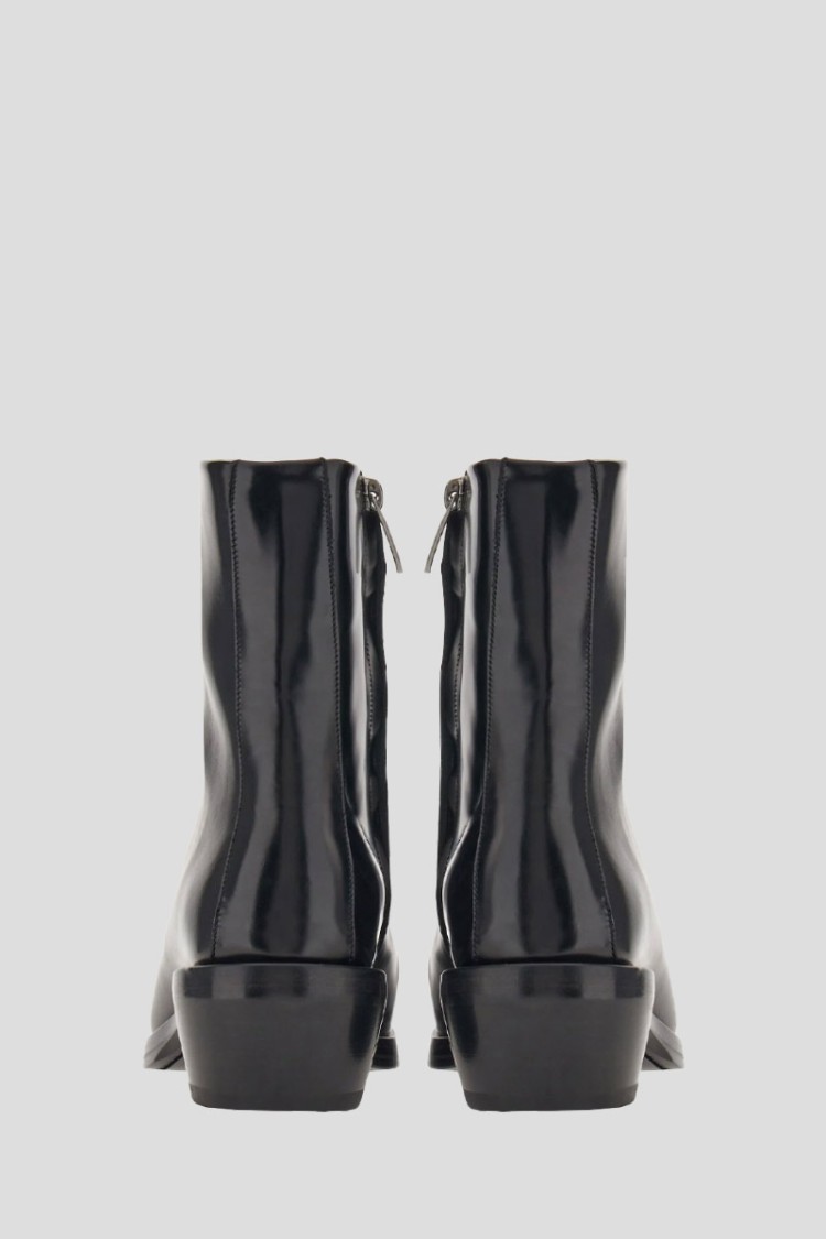Shop Ferragamo Salvatore Fuerte Ankle Boots In Black