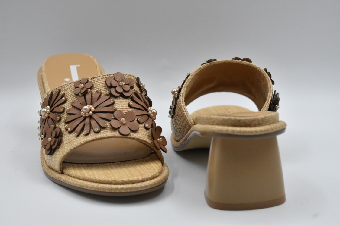 Jeannot Low-heeled Beige Sandals With Floral Embellishments In Brown