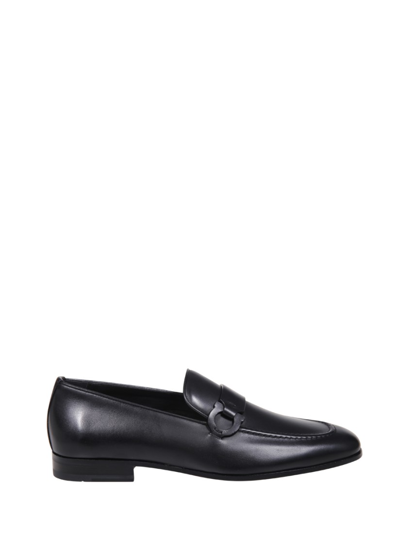 Ferragamo Round Toe Business Casual Shoes In Black
