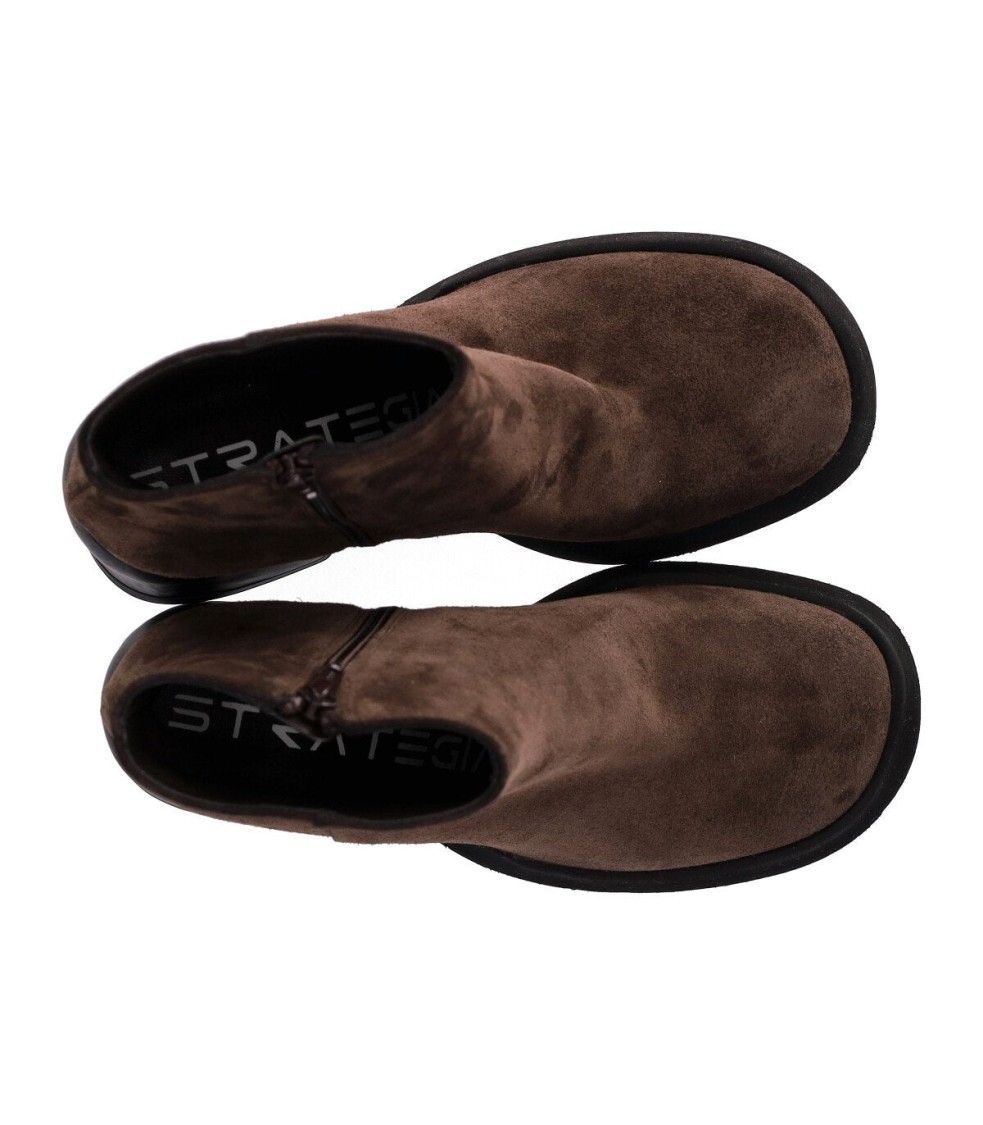 Strategia Hombre Brown Heeled Ankle Boot In Brown