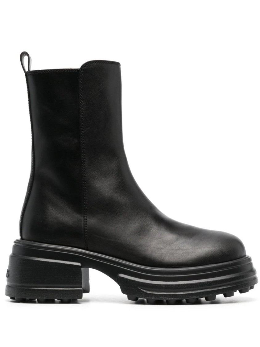Tod's Ankle Boots With Closed Silhouette And Sole In Black