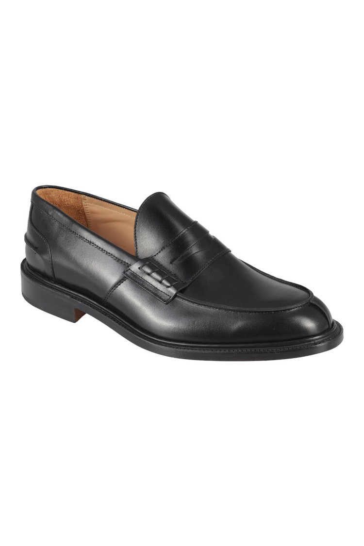 Tricker's Black Leather Moccasin With Pointed Toe Design In Black