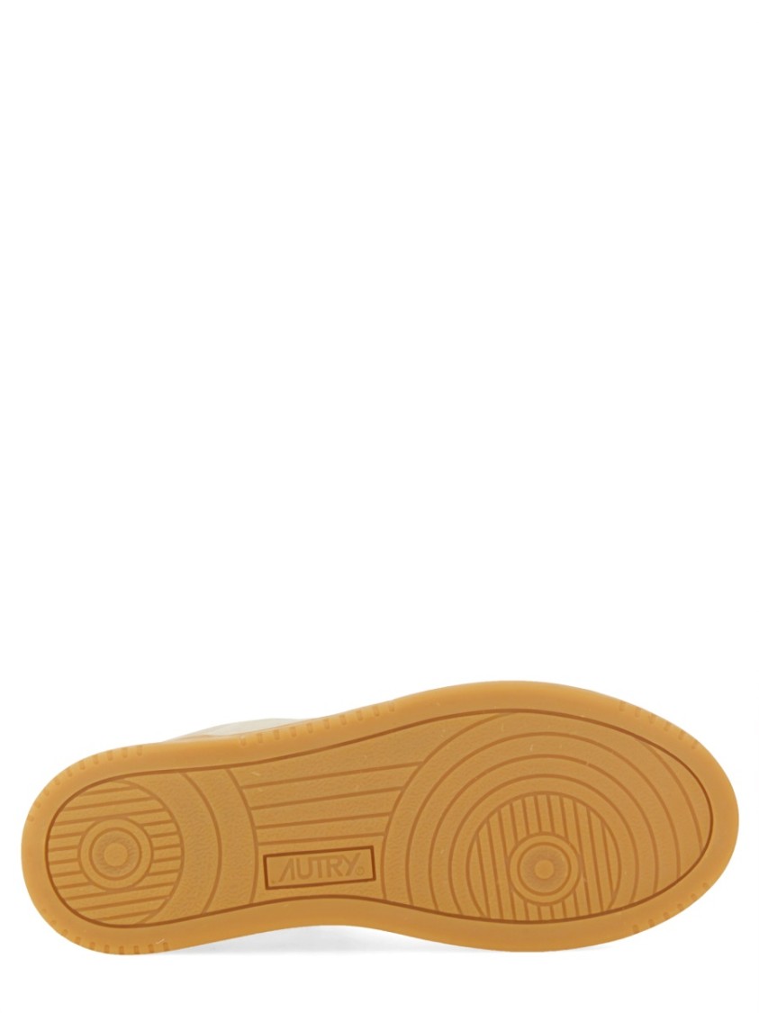 Shop Autry "medalist Low" Sneaker