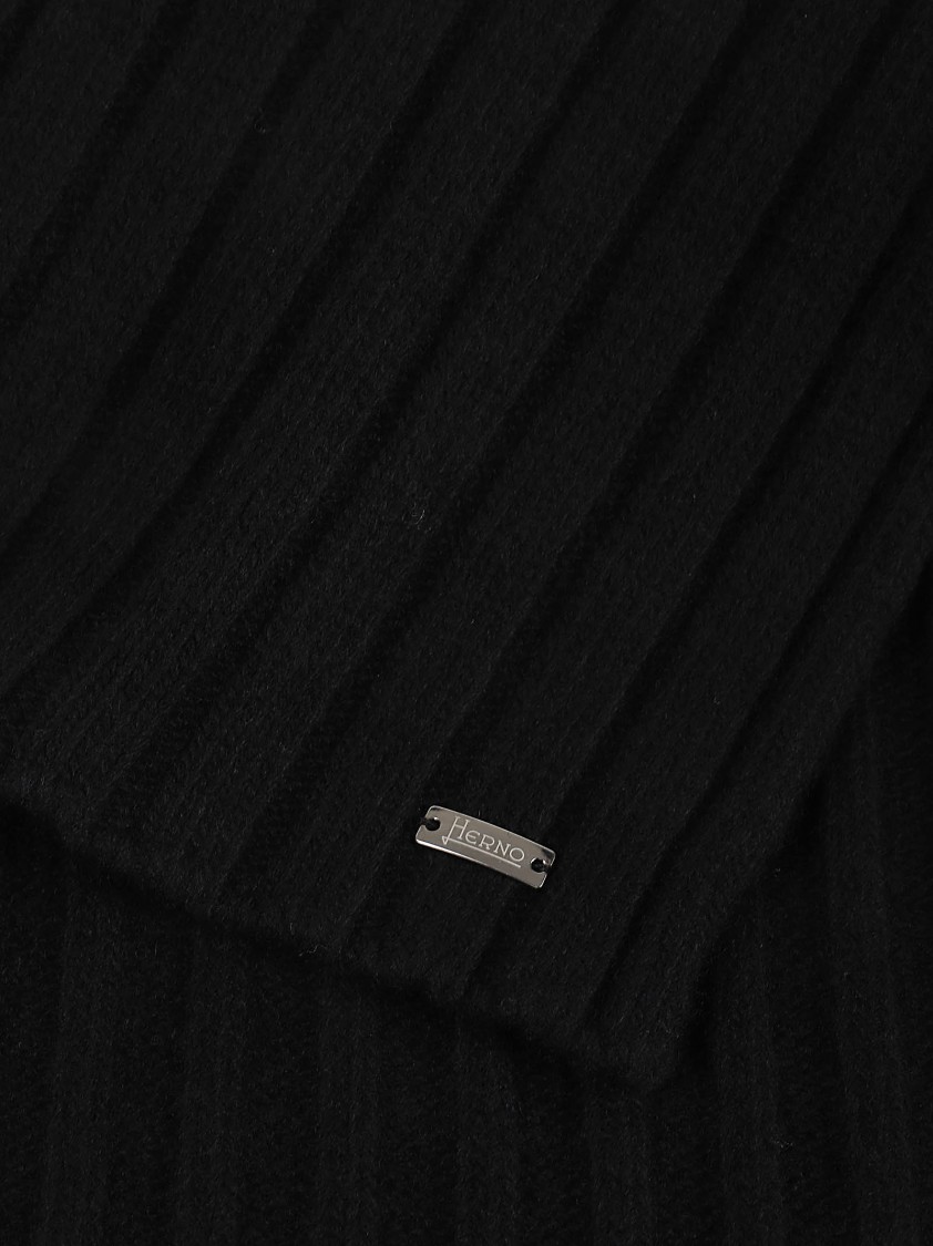 Herno Scarf Made Of Pure Carded Wool Yarn In Black