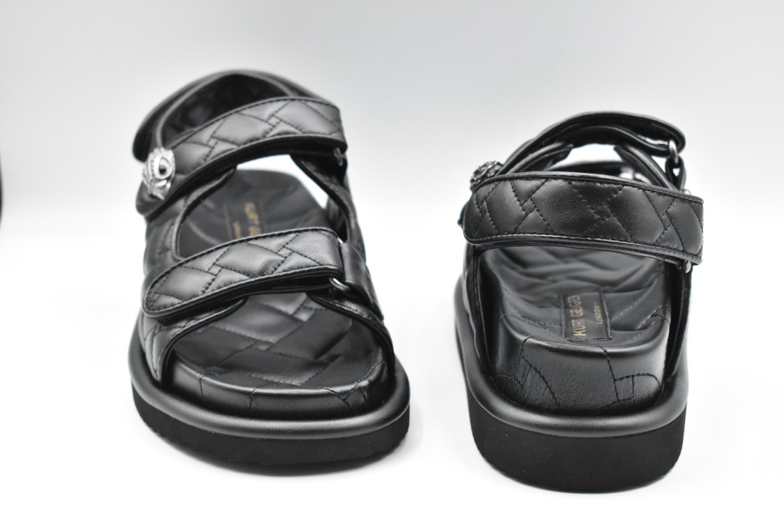 Kurt Geiger Quilted Black Flat Shoes With Minimalist Silhouette In Gray